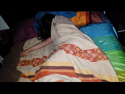 ❤️ ස්ටේප්සන් තම තරුණ සුළු මව නිදා සිටියදී ඇයට බැණ වදියි. ️❌ සුපිරි කාමුක අප වෙත  ❌️❤